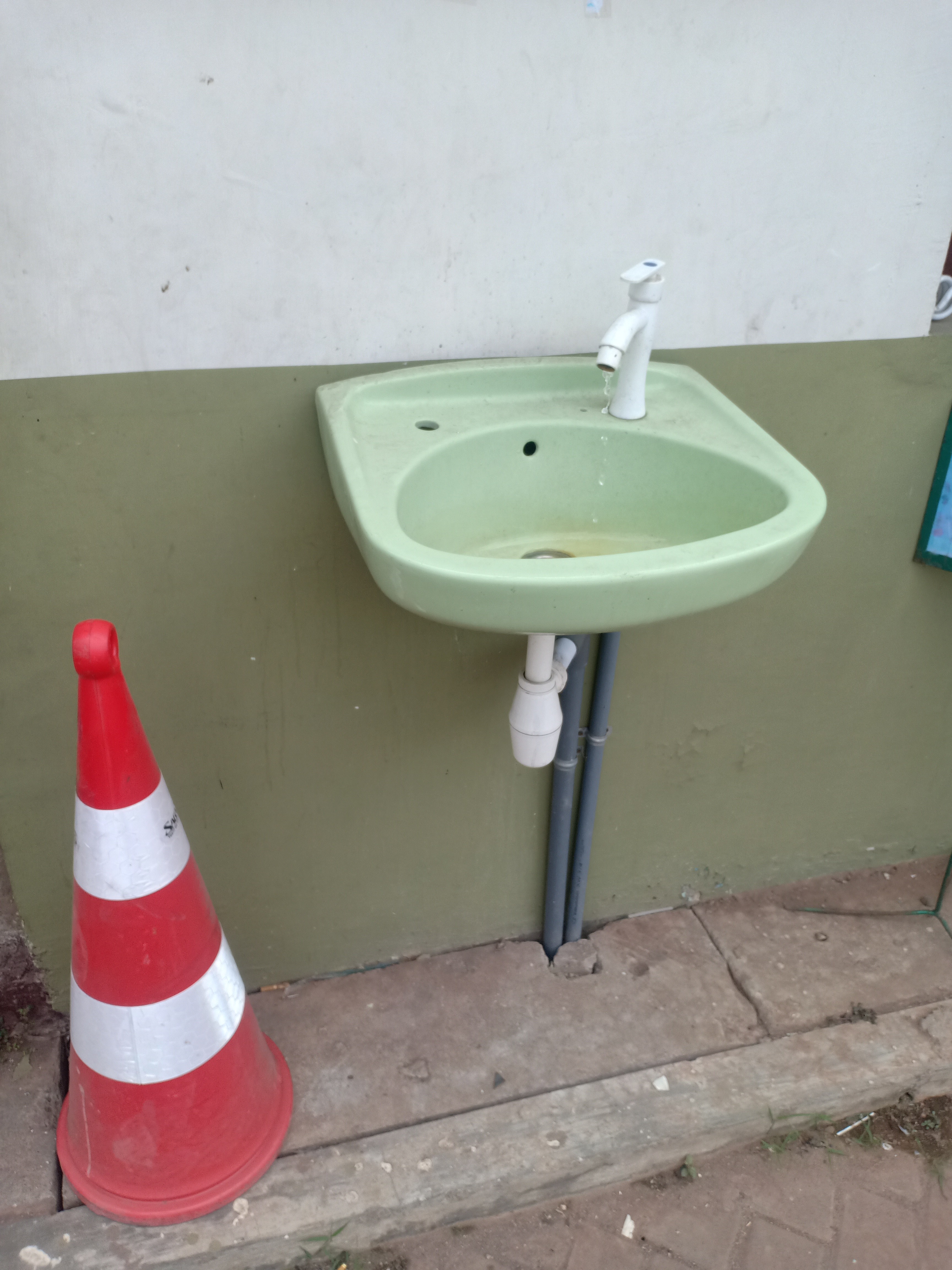Penyediaan tempat cuci tangan